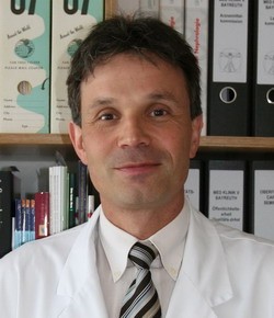 Dr. <b>Harald Rupprecht</b>, Chefarzt der Klinik für Nephrologie, Rheumatologie und ... - bild_1385984801