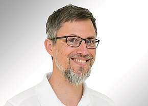 Portraitbild von Frank Runck, sein Schwerpunkt ist die Diagnostische und Interventionelle Neuroradiologie