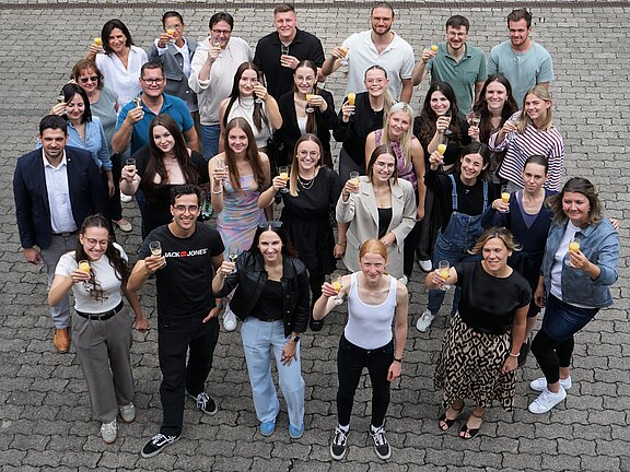 Gruppenbild der Abschlussklasse Kurs 44 der Berufsfaschule für Physiotherapie der Klinikum Bayreuth GmbH
