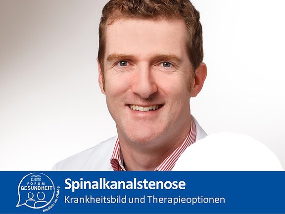 Cover eines Flyers des Klinikums Bayreuth: Spinalkanalstenose – Krankheitsbild und Therapieoptionen, mit freundlichem Arztporträt.