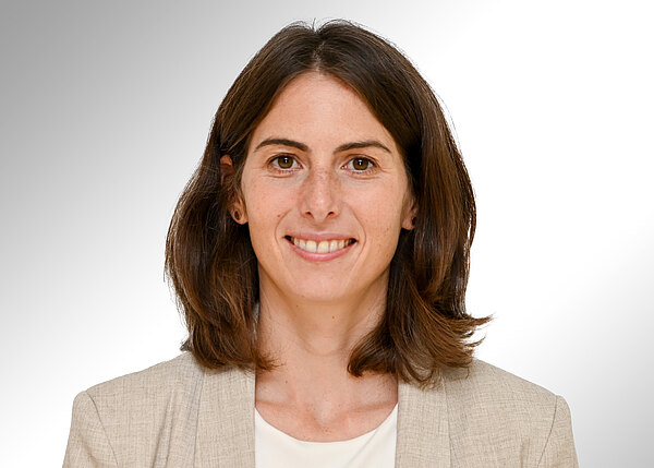 Portraitbild von Christina Müller, Assistentin der Pflegedirektion