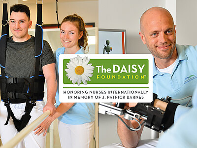 Das Bild zeigt Pflegekräfte, die Patienten unterstützen. Eine Pflegekraft beugt sich über ein Bett, während eine andere mit einem Patienten mit einem Unterstützungsgurt arbeitet. Eine dritte Pflegekraft, die ein Stethoskop nutzt, untersucht einen anderen Patienten. Ein Logo der DAISY Foundation ist im Bild enthalten.