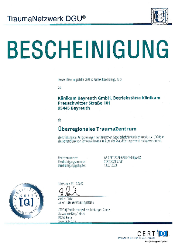 CERT_iQ_Zertifikat_TraumaNetzwerk_DGU_Ueberregionales_Traumazentrum_230713.pdf 