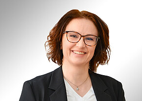 Portrait von Denise Holl, Personaldirektorin und Prokuristin