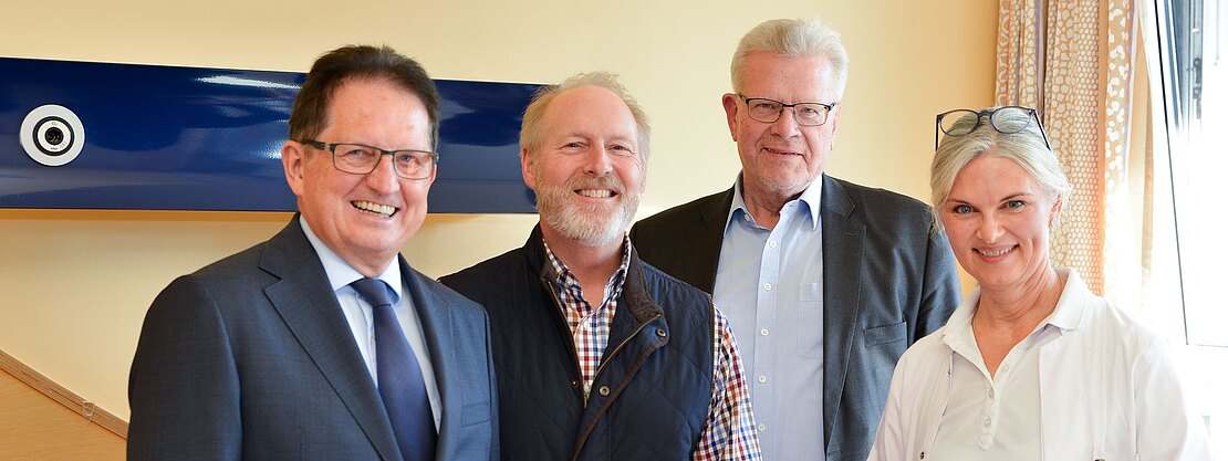 Auf dem Bild zu sehen sind Dietmar Pawlik, Geschäftsführer der Klinikum Bayreuth GmbH, Robert Timken, Präsident der Timken Foundation, Oberbürgermeister Thomas Ebersberger udn Dr. Sabine Gernhardt, Direktorin der Klinik für Palliativmedizin
