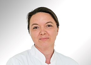 Dr. med Bianca Stancu Portraitbild von Bianca Stancu, Oberärztin der Klinik für Nephrologie und Angologie. Fachärztin für Inner Medizin und Nephrologie