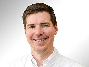 Portraitfoto von Prof. Dr. Benedikt Schaarschmidt, Direktor des Instituts für Radiologie, Neuroradiologie und interventionelle Therapie 