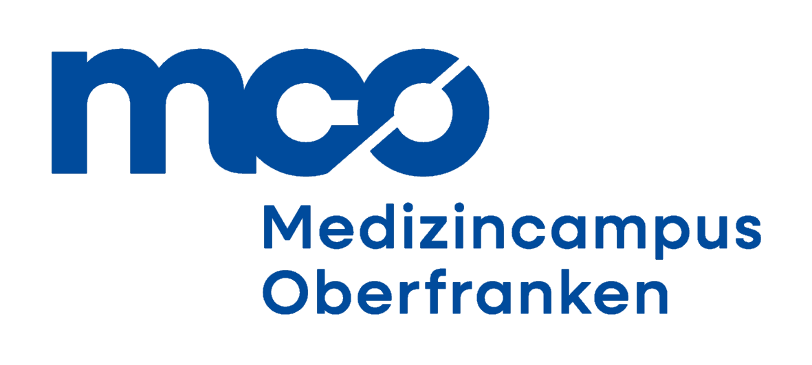 Logo des Medizincampus Oberfranken. Die Abkürzung
