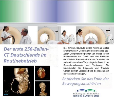 Bildbeschreibung: Eine medizinische Einrichtung präsentiert den ersten 256-Zeilen-CT in Deutschland. Mitarbeiter stehen neben einem CT-Gerät, während Patienten behandelt werden. Der Text informiert über innovative Technologien zur Verbesserung der Diagnostik und Therapie im Klinikum Bayreuth.